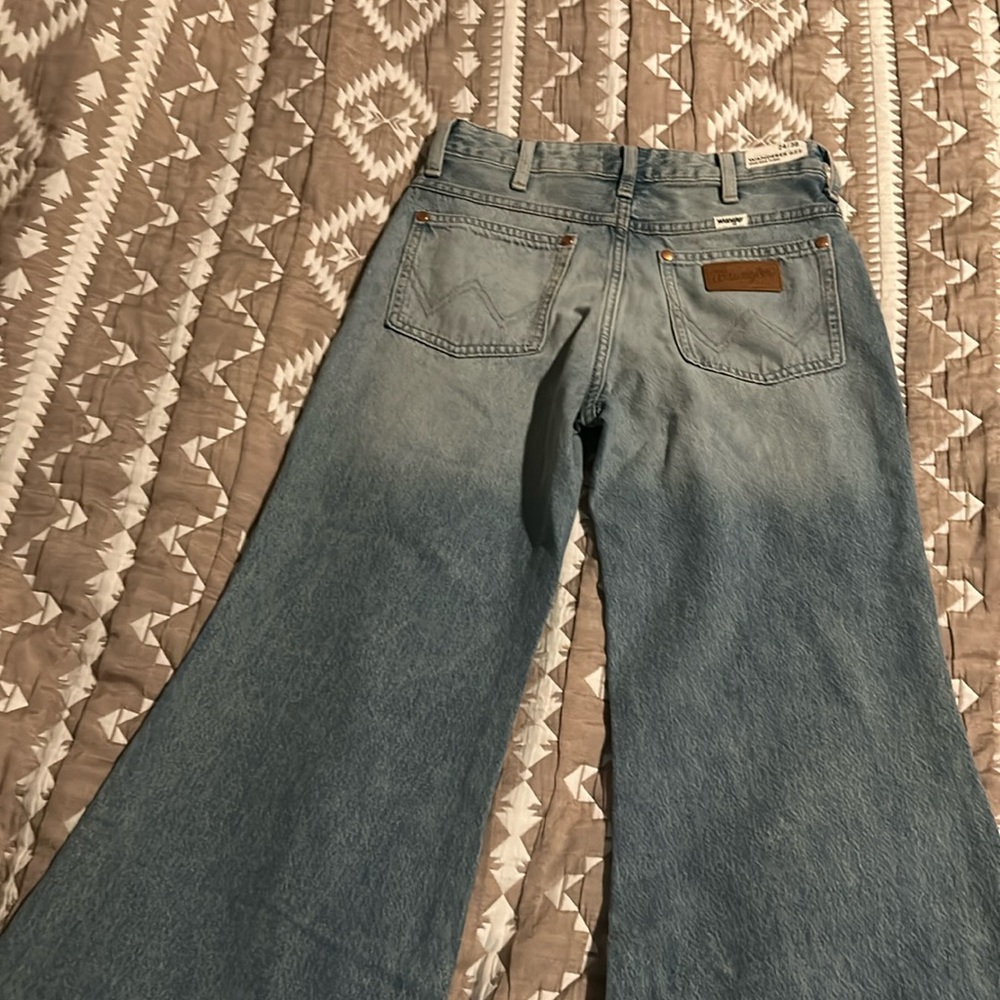 NWT. Womens wrangler jeans. Size 24x30.